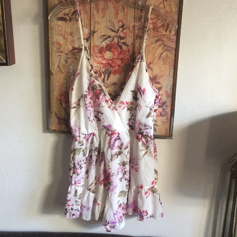 NWOT LF REVERSE BRAND BOHO WHITE FLORAL ROMPER LF ROMPER S
